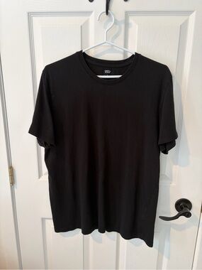 Ella Black Short-Sleeve Crewneck Tee for Men - Solid Black